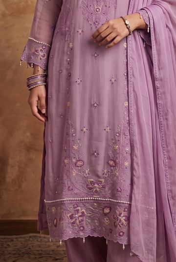 Lilac V-Neck Kurta Set with Pearl Lace Dupatta