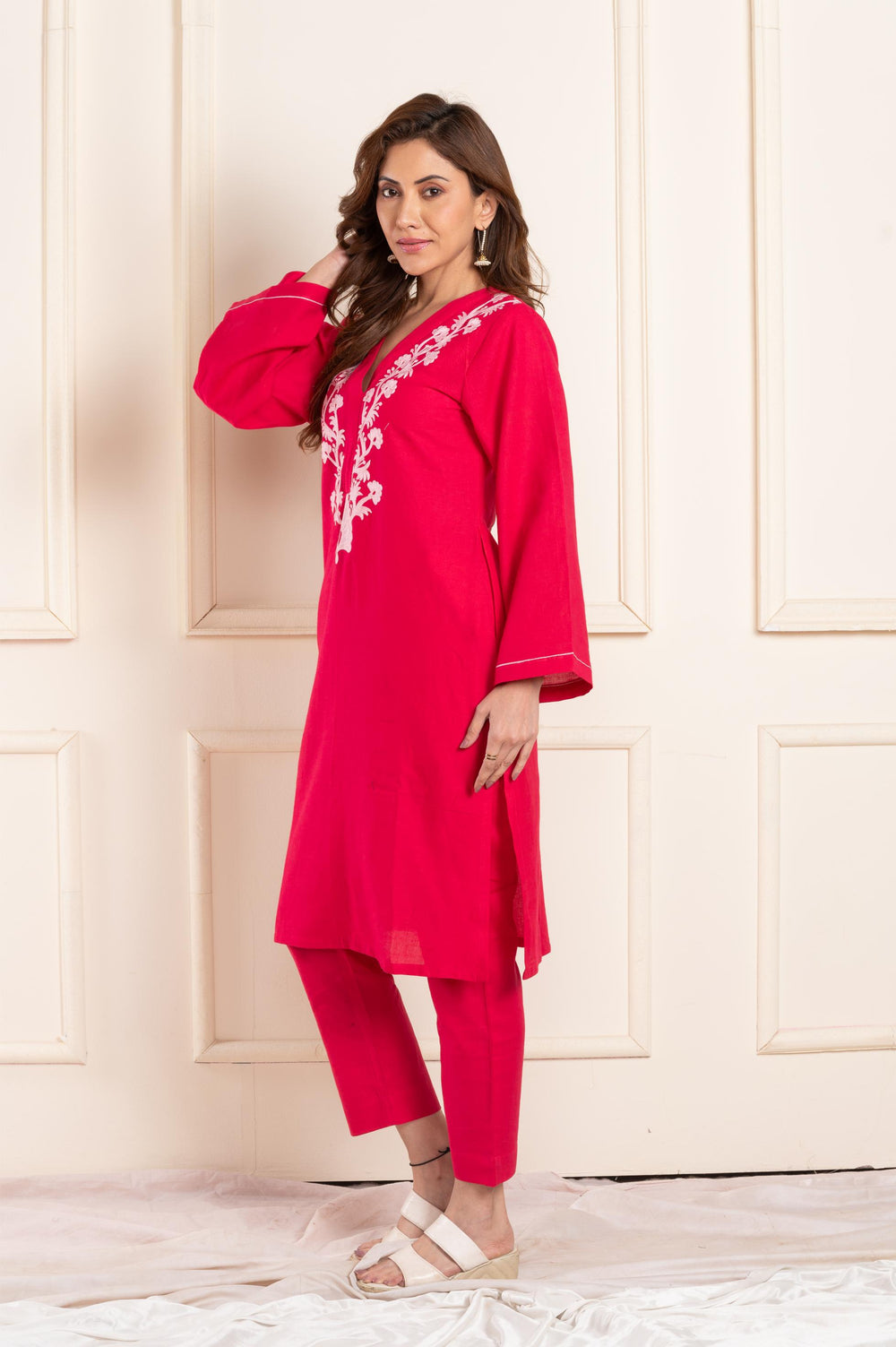 Women twill aari vneck straight fit suitset pink