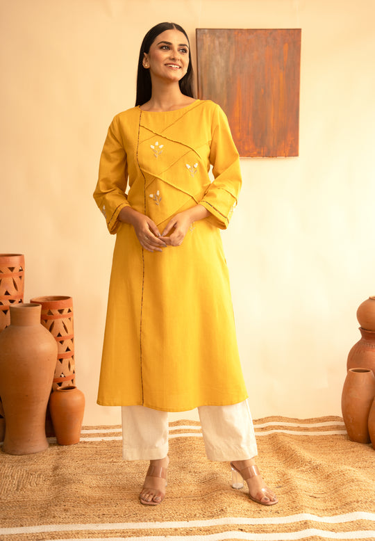 Women’s Chanderi Round Neck Mukaish Regular Fit Kurta - Arya collection