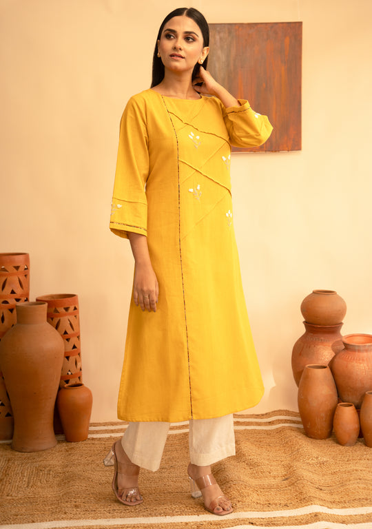 Women’s Chanderi Round Neck Mukaish Regular Fit Kurta - Arya collection