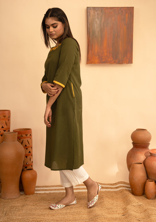 Women’s Cotton Flex Round Neck Hand-Embroidered Regular Fit Kurta