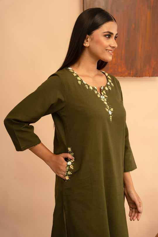 Women’s Cotton Flex Round Neck Kashmiri Hand-Embroidered Regular Fit Kurta - Arya collection