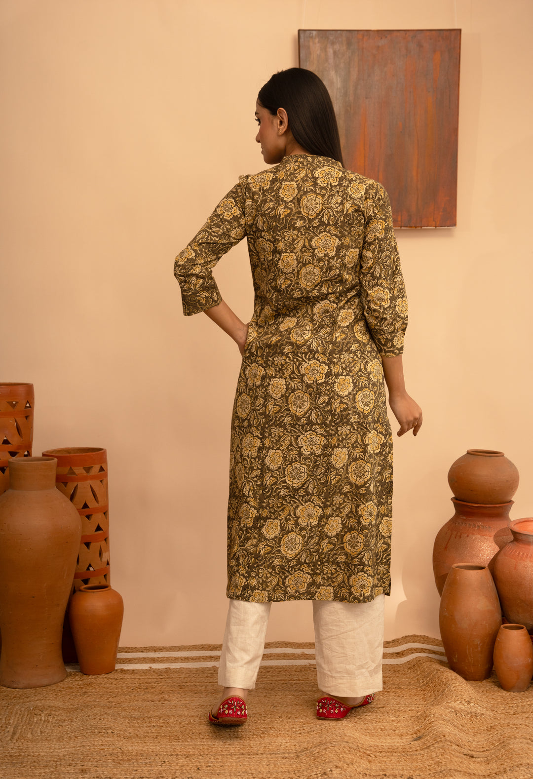 Women’s Cotton Round Neck Kalamkari Black Regular Fit Kurta – Arya collection