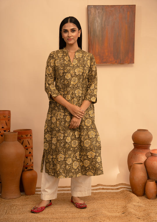 Women’s Cotton Round Neck Kalamkari Black Regular Fit Kurta – Arya collection