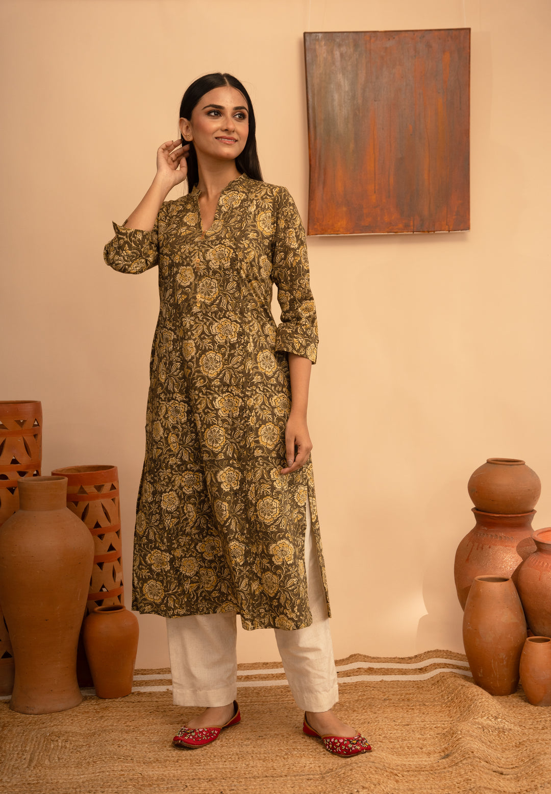 Women’s Cotton Round Neck Kalamkari Black Regular Fit Kurta – Arya collection