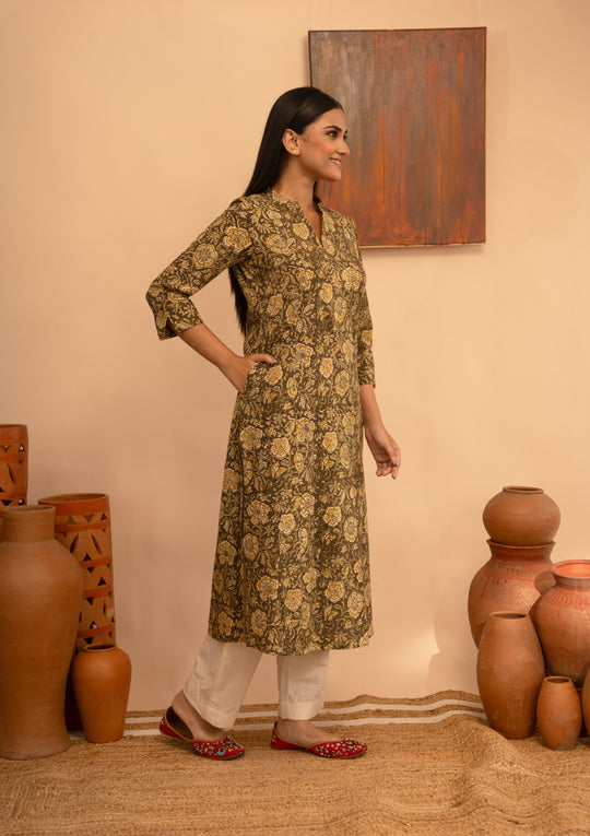 Women’s Cotton Round Neck Kalamkari Black Regular Fit Kurta – Arya collection