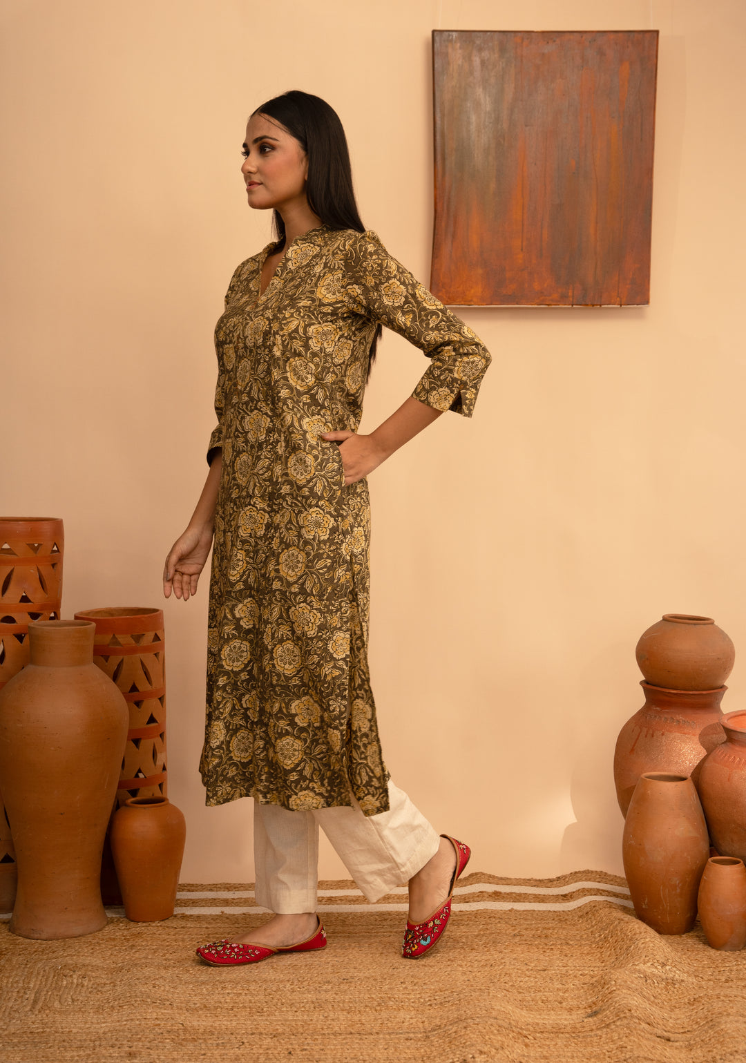 Women’s Cotton Round Neck Kalamkari Black Regular Fit Kurta – Arya collection