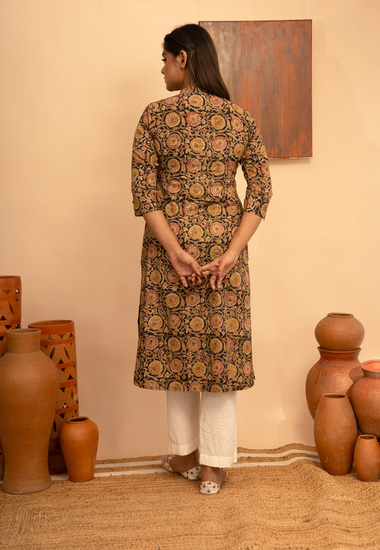 Women’s Cotton Round Neck Kalamkari Black Regular Fit Kurta – Arya collection