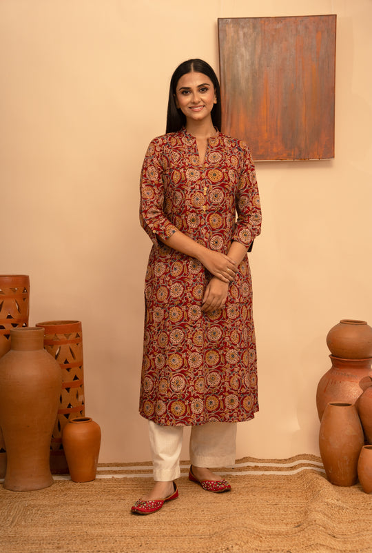 Women’s Cotton Round Neck Kalamkari Black Regular Fit Kurta – Arya collection