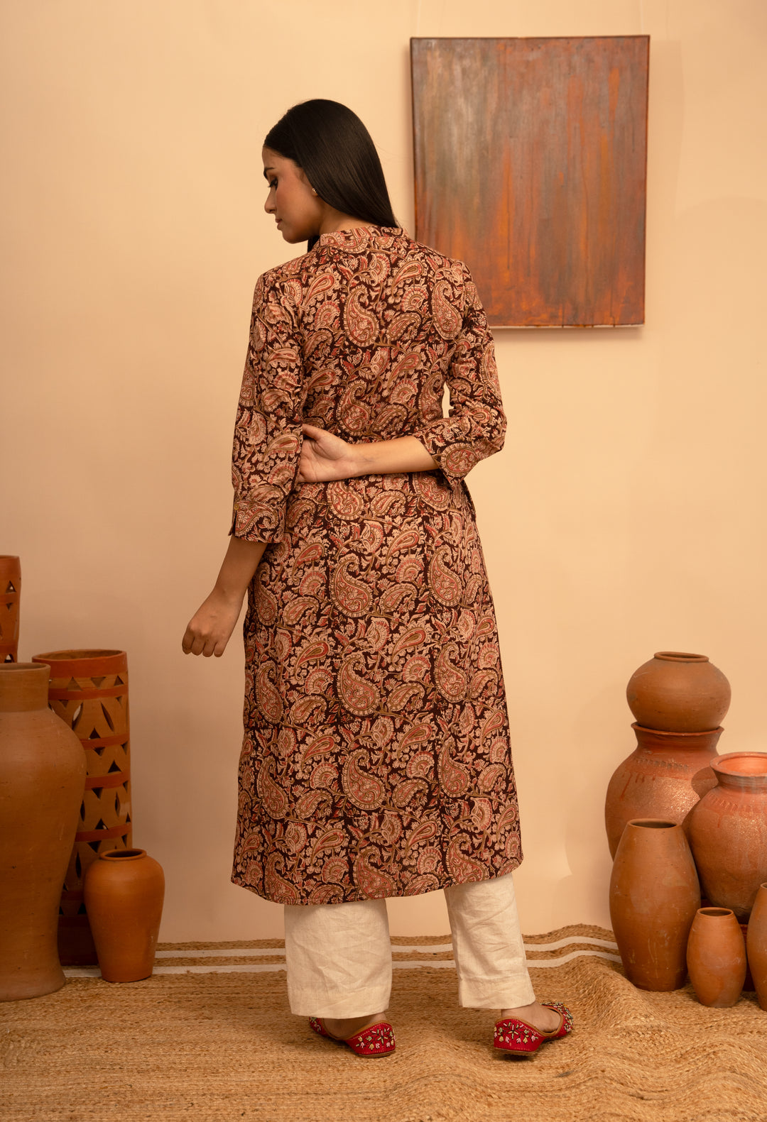 Women’s Cotton Round Neck Kalamkari Black Regular Fit Kurta – Arya collection