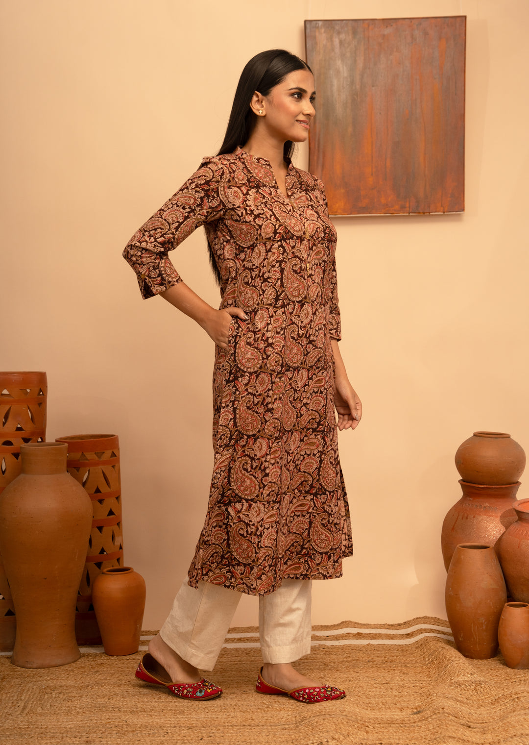 Women’s Cotton Round Neck Kalamkari Black Regular Fit Kurta – Arya collection