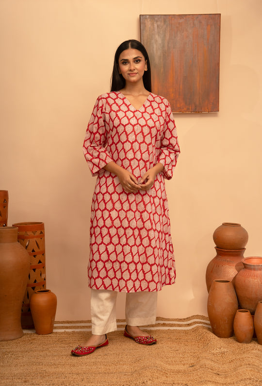 Women’s Cotton Red V-Neck Printed Regular Fit Kurta  - Arya collection