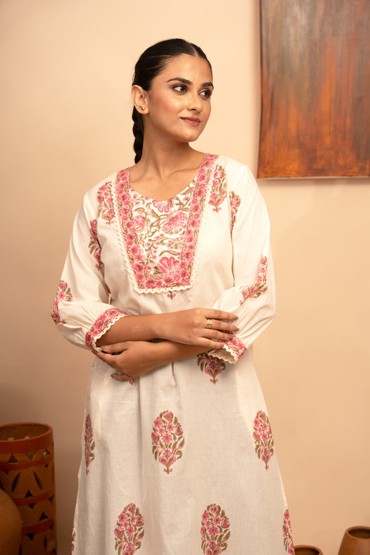 Women’s Cotton White Collar Neck Block-Printed Regular Fit Kurta - Arya collection