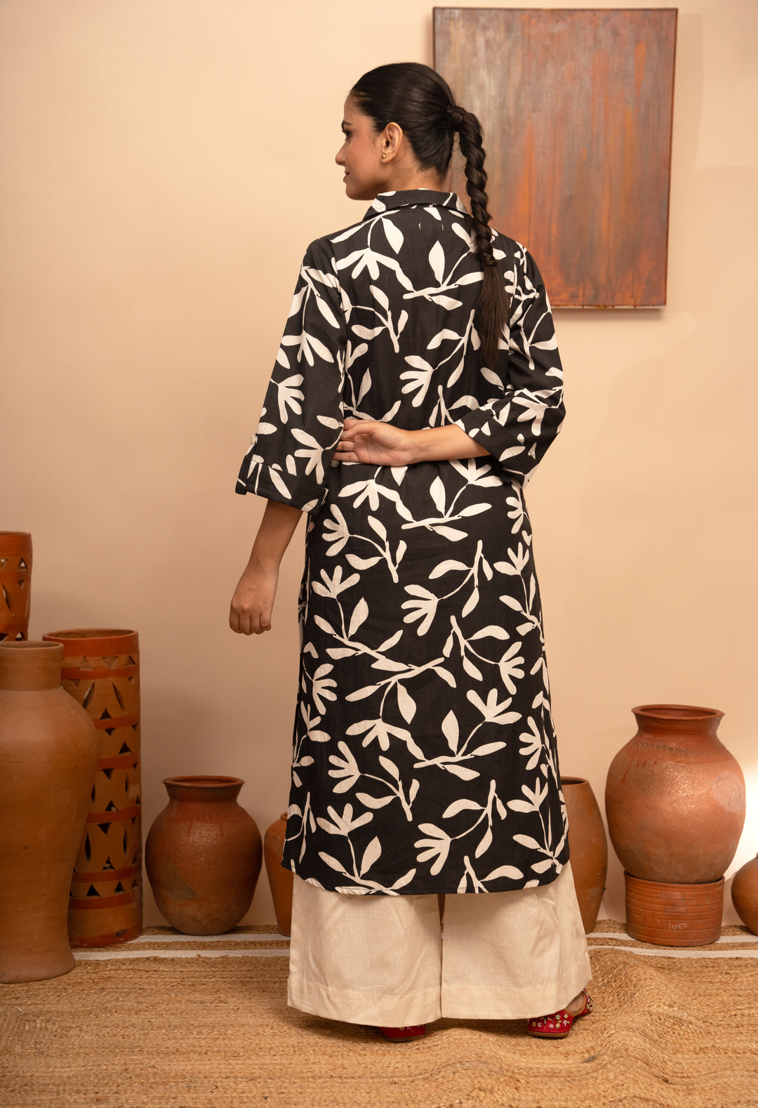 Women’s Black Poplin Collar Neck Printed Regular Fit Kurta – Arya collection