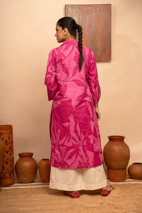 Women’s Mul Cotton Magenta Collar Neck Regular Fit Kurta - Arya collection