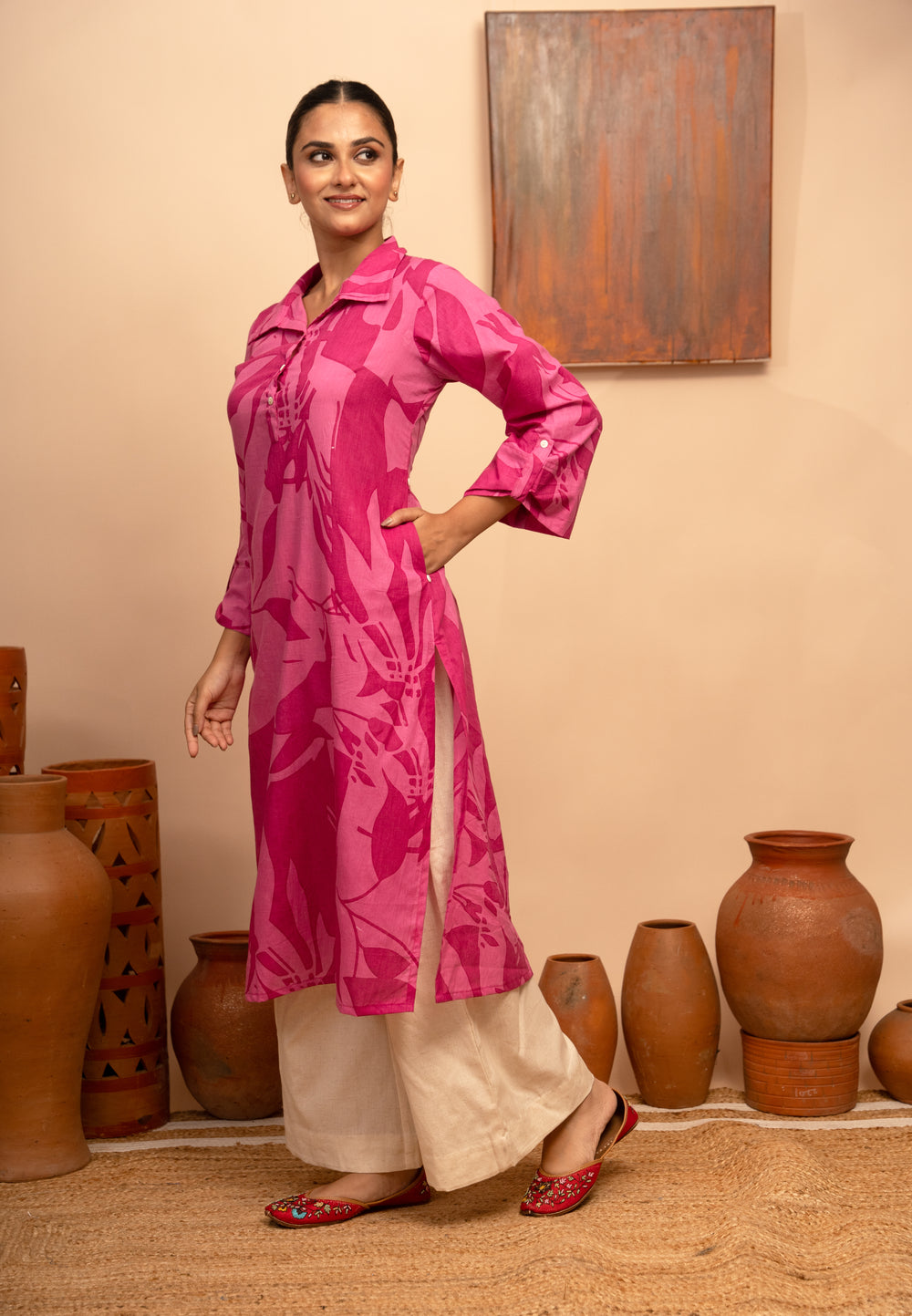 Women’s Mul Cotton Magenta Collar Neck Regular Fit Kurta - Arya collection