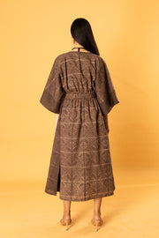 Structured kimono dress in brown