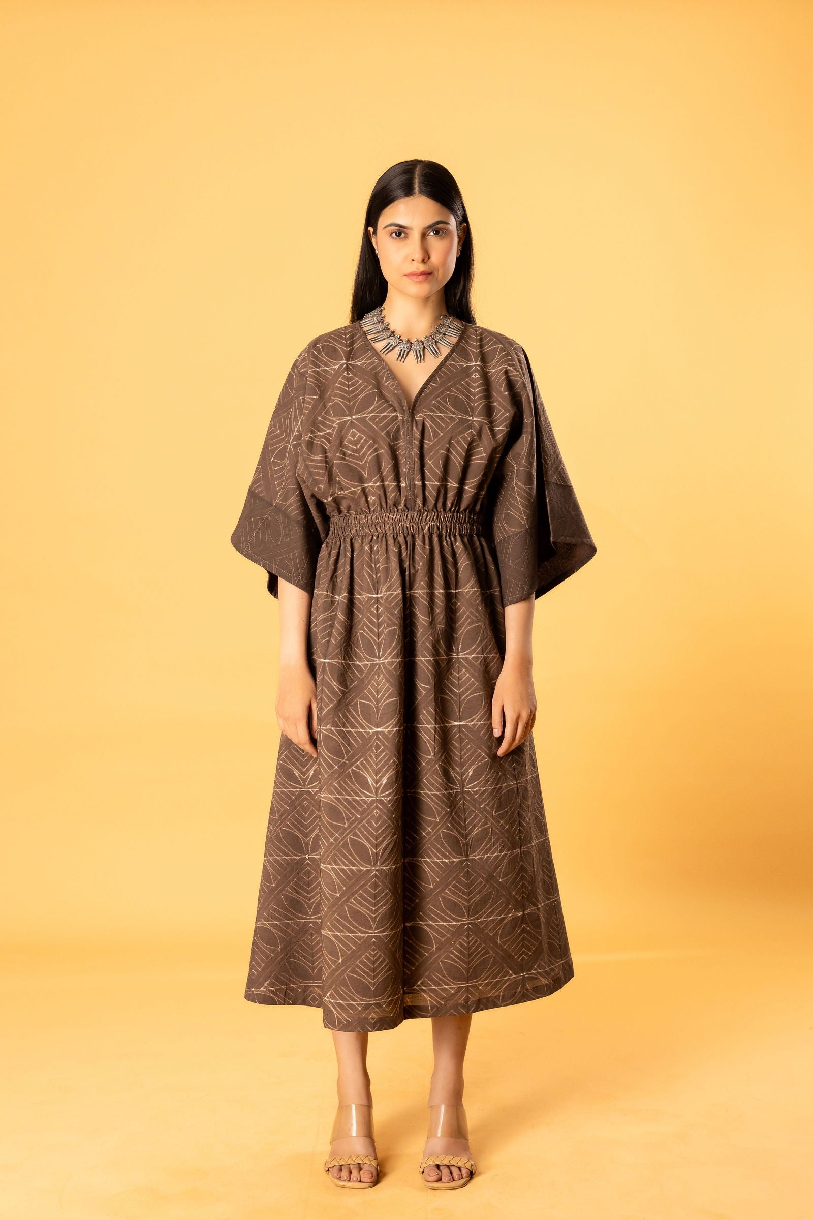 Structured kimono dress in brown - Cult91