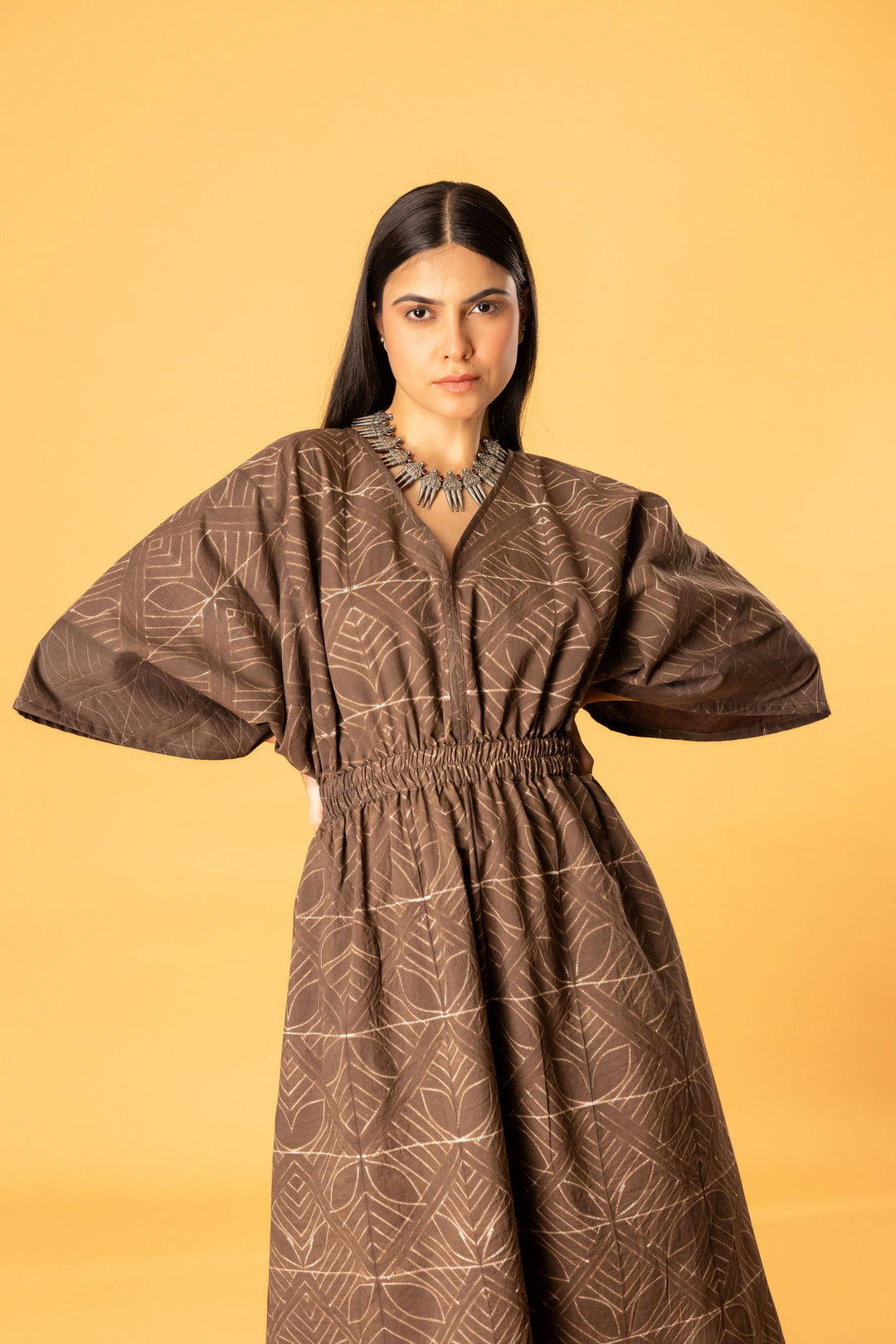 Structured kimono dress in brown - Cult91