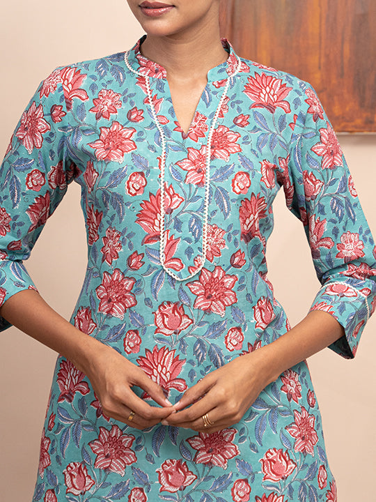 Blue Printed Flat Collar Kurta with Pockets