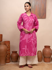 Blossom pink printed reversible collar kurta with pockets and shell buttons