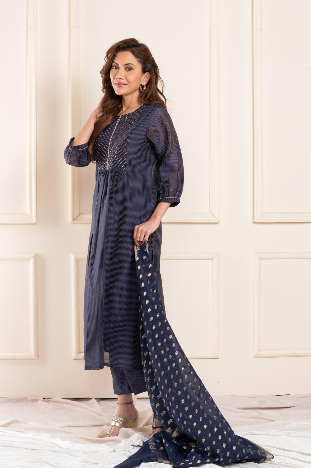 Women chanderi handembriodered roundneck regularfit suitset navyblue