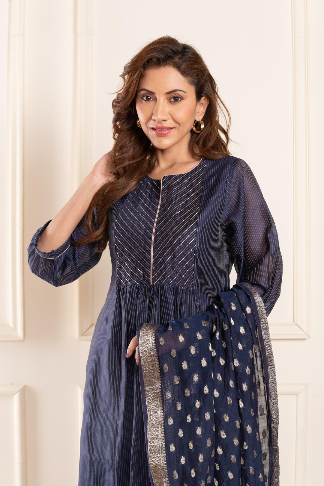 Women chanderi handembriodered roundneck regularfit suitset navyblue