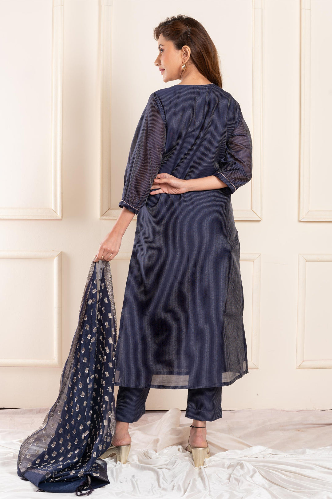 Women chanderi handembriodered roundneck regularfit suitset navyblue