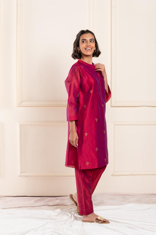 Women chanderi handembriodered collarneck regularfit suitset magenta