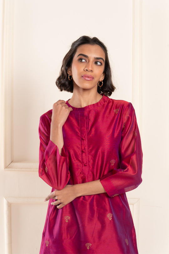 Women chanderi handembriodered collarneck regularfit suitset magenta