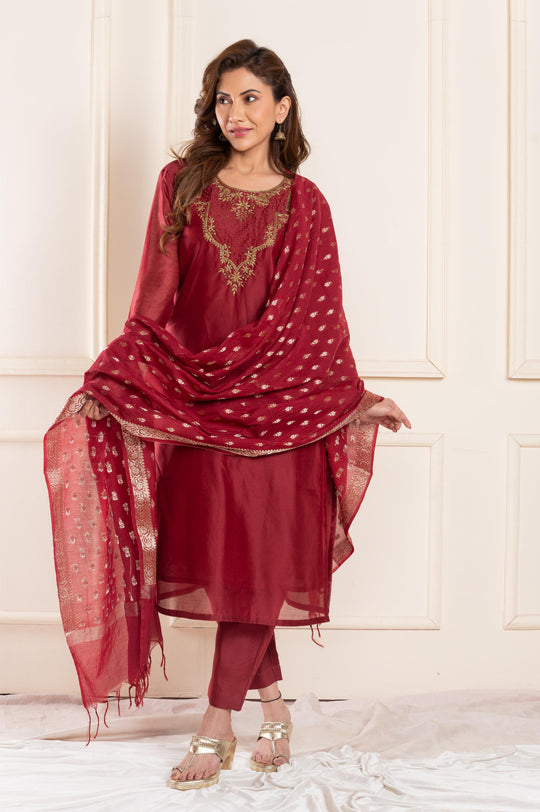 Women chanderi handembroidered roundneck a line suitset marron