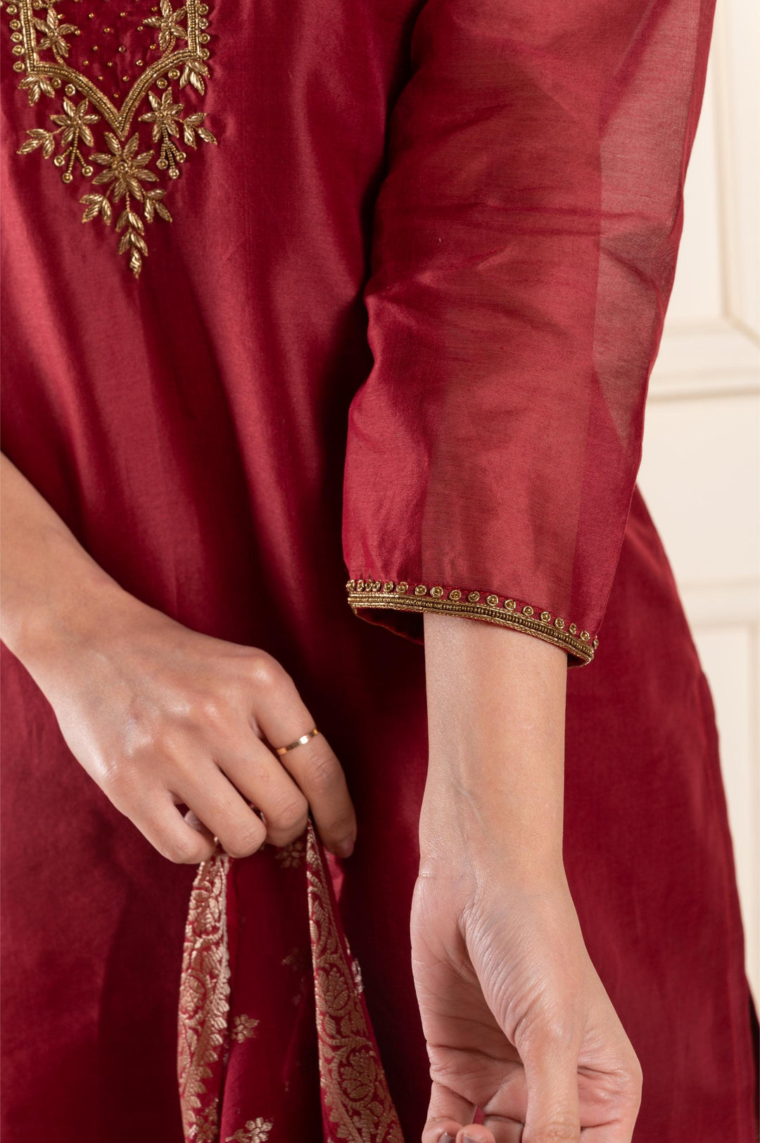 Women chanderi handembroidered roundneck a line suitset marron