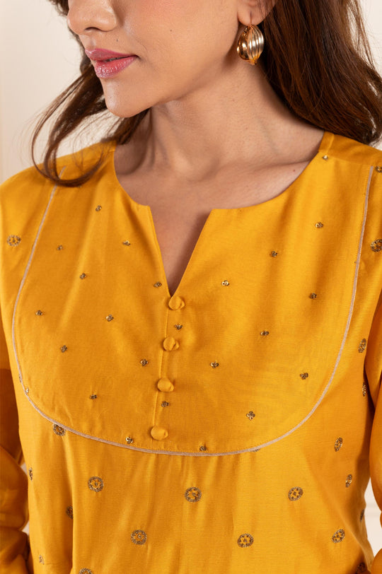 Women chanderi a line suitset mustrad