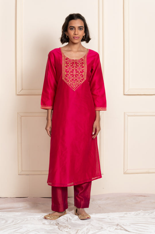 women chanderi kasuti roundneck regular fit suitset