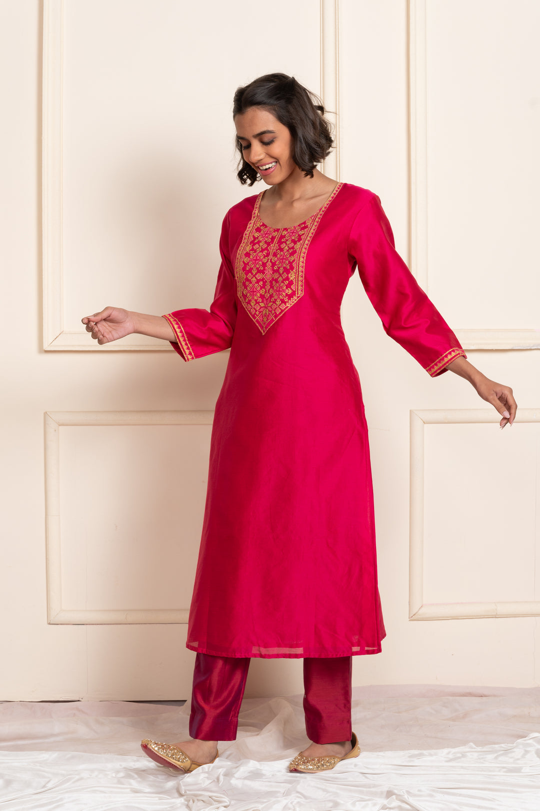 women chanderi kasuti roundneck regular fit suitset