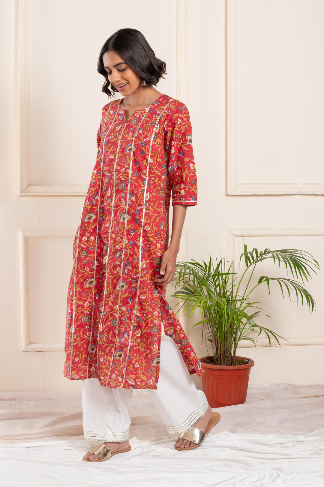 Women cotton blockprint gotta pati roundneck straight fit suitset red