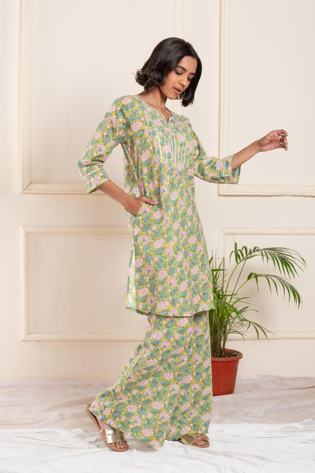 Women cotton blockprint gottapati roundneck straight fit suitset