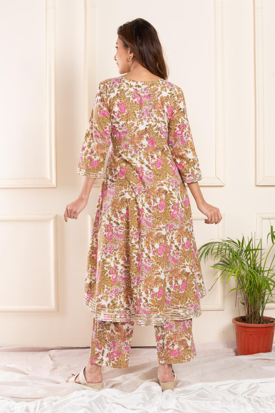 Women cotton blockprint gotta pati vneck straight fit suitset pink