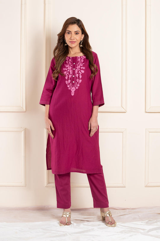 Women twill aari roundneck straight fit suitset magenta