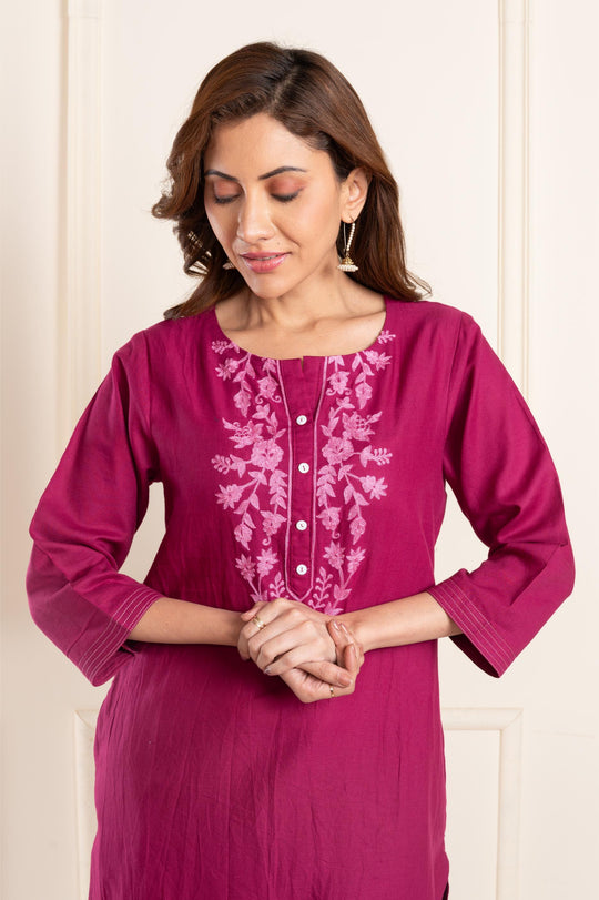 Women twill aari roundneck straight fit suitset magenta