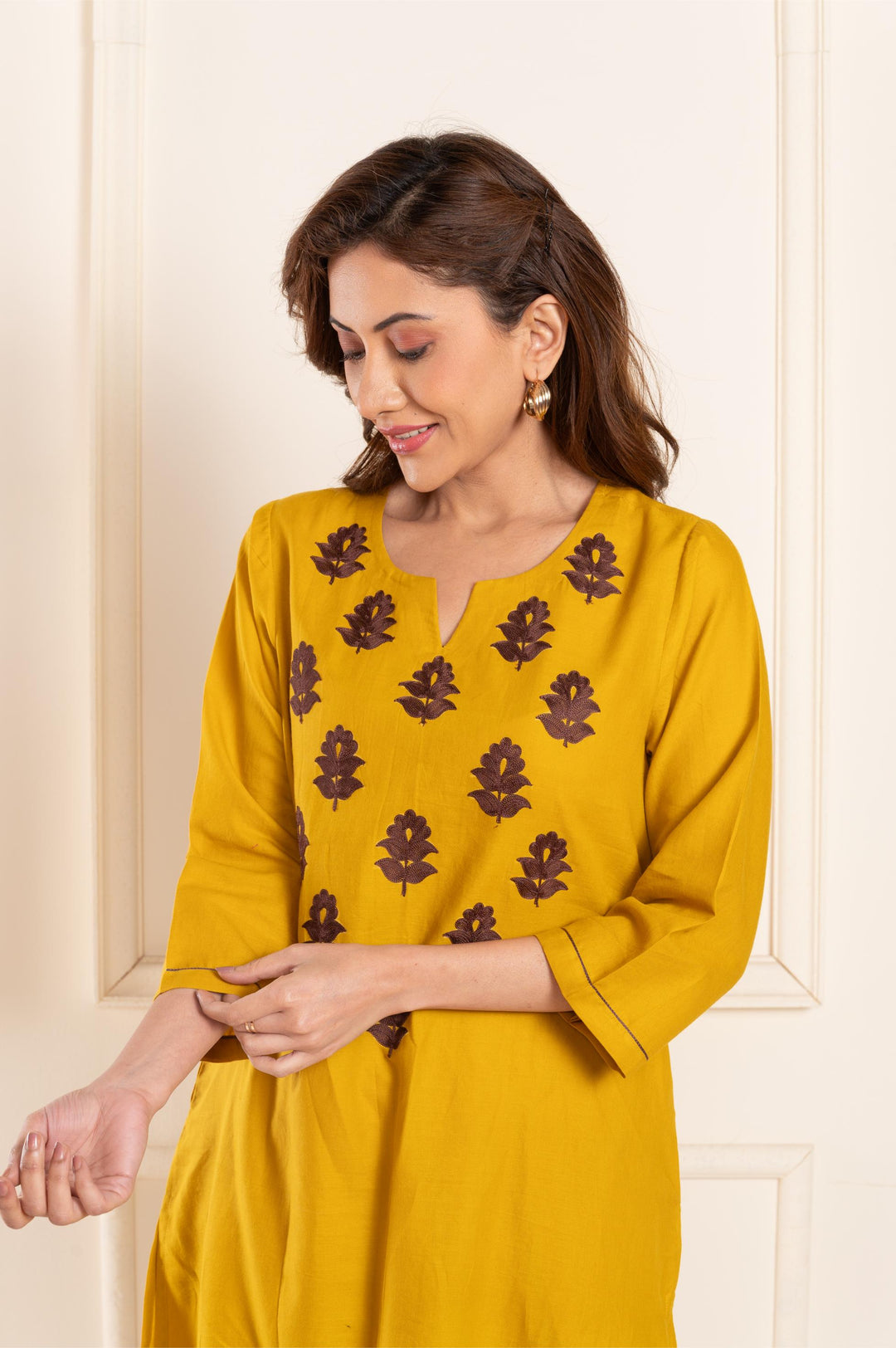 Women twill aari roundneck straight fit suitset mustard