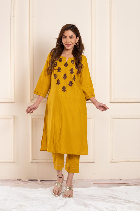 Women twill aari roundneck straight fit suitset mustard