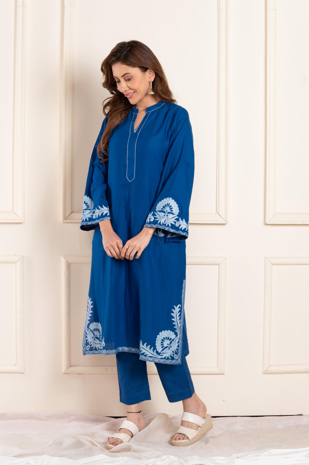 Women twill aari roundneck straight fit suitset blue